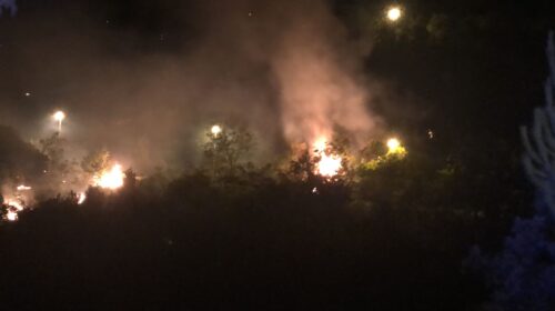 Salerno, chiusa strada da Castello Arechi a Croce causa incendio: presidio notturno della polizia municipale