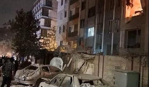 Crisi Medioriente, Israele bombarda l’Iran e Teheran: distrutte centrali atomiche e nucleari