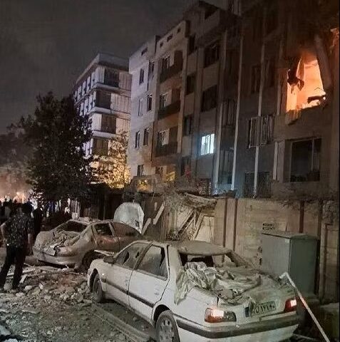 Crisi Medioriente, Israele bombarda l’Iran e Teheran: distrutte centrali atomiche e nucleari