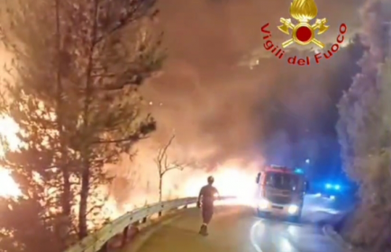 Salerno, Codacons sull’incendio del Monte Bonadies: “Ennesimo disastro, saremo parte civile”