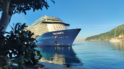 Salerno, boom di presenze per il ponte del 2 giugno e alla Stazione Marittima arriva la Mein Schiff 4 con 2600 crocieristi