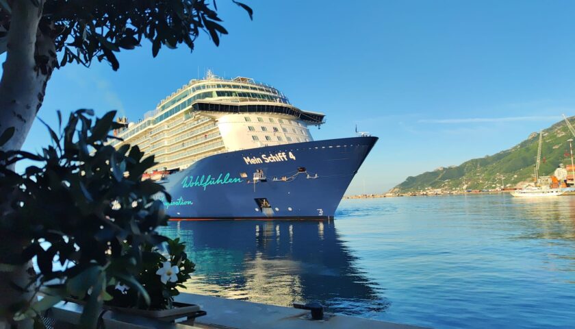 Salerno, boom di presenze per il ponte del 2 giugno e alla Stazione Marittima arriva la Mein Schiff 4 con 2600 crocieristi