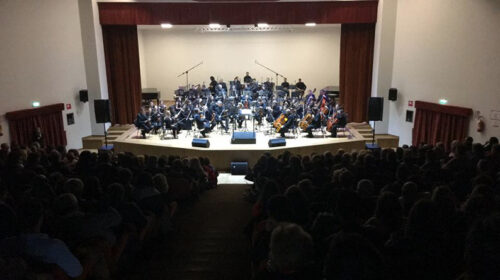 “La Voce nella Scuola”, la musica come scoperta del sé: si conclude ad Avellino il percorso formativo dei Licei Musicali della Campania con Anna Oxa