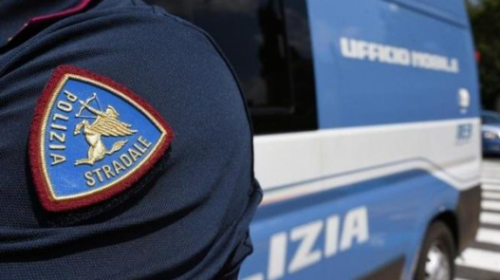 Donna in stato confusionale in autostrada, salvata dalla Polstrada di Salerno sulla A3