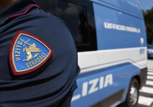 Donna in stato confusionale in autostrada, salvata dalla Polstrada di Salerno sulla A3