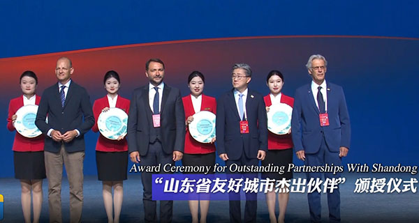 Premiato in Cina il presidente Confcooperative Campania Salvatore Scafuri