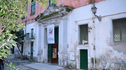 Salerno, vandalizzata la porta della Chiesa di Sant’Anna al Porto