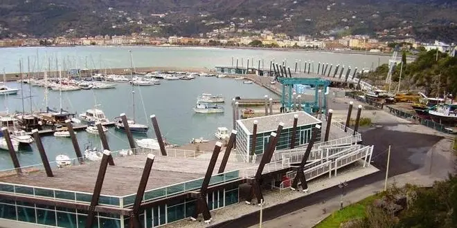 Rissa nel porto di Sapri, 5 feriti in ospedale