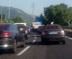 Salerno, grave incidente in tangenziale: blocco del traffico tra Pastena e Sala Abbagnano