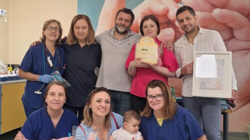 Solidarietà concreta: consegnato oggi un tiralatte professionale alla TIN del Moscati grazie a “Le Coccole di Chiara”
