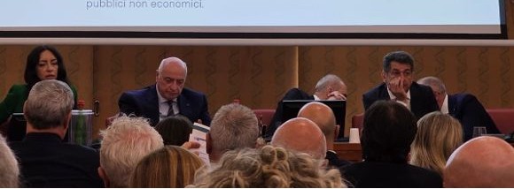 ASSEMBLEA NAZIONALE DEI PRESIDENTI A ROMA: PRESENTE GINO PARISI  PER IL COLLEGIO DEI GEOMETRI  DI SALERNO