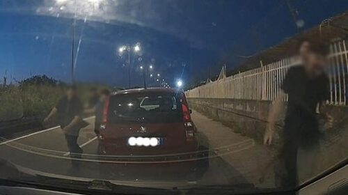 Salerno, auto danneggiate in litoranea: vandali filmati dalle telecamere