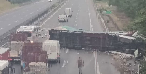 A2, camion di ribalta nei pressi di Campagna