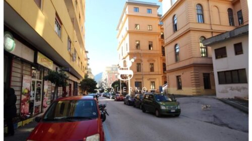 Salerno, tentato furto in frutteria: residente di via Vernieri mette in fuga due ladri