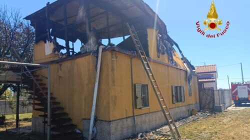 Incendio a Capaccio, persone evacuate