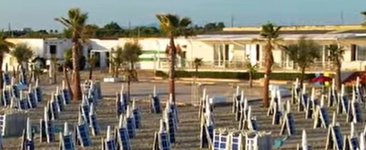 Omicidio in spiaggia, arrestato un 18enne: finisce in carcere