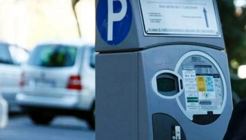 Pagani, parchimetro danneggiato in via De Gasperi: attacco al senso civico collettivo