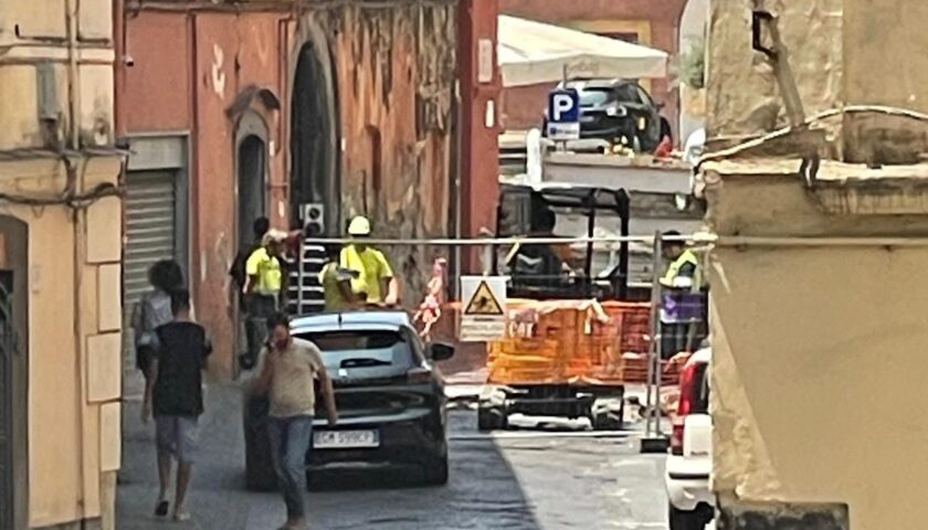 Lavori in via Dei Liguori a Sarno, Aliberti (NM): “danno per i commericanti”