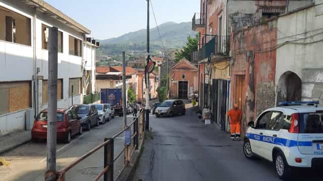A Cava de’ Tirreni scompaiono i segnali stradali, rinviata sperimentazione del senso unico