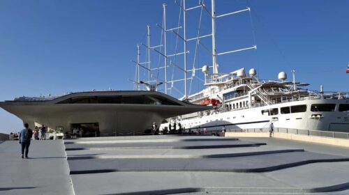 Salerno, alla Stazione Marittima attracca la Wind Surf con 300 turisti