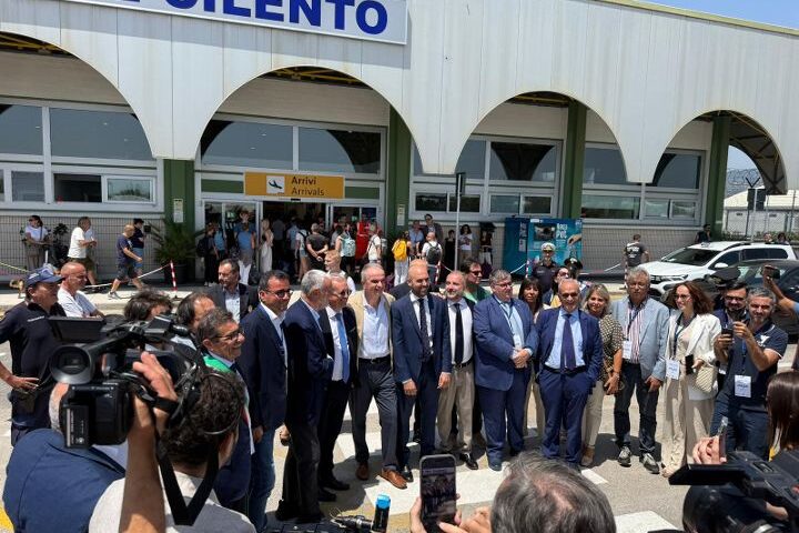 Aeroporti. Ferrante (Mit), Con nuovo nome scalo Salerno spicca il volo, ora acceleriamo sulla metro