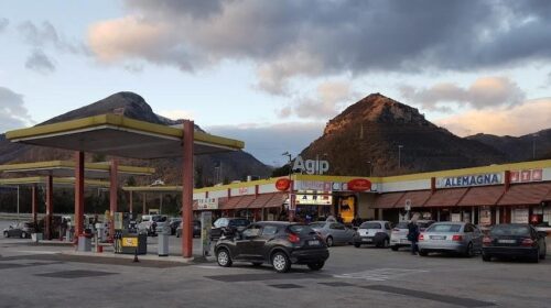 Ingegnere cilentano colto da ictus in autostrada sulla A2 a San Mango Piemonte: decisivo intervento della Polstrada di Eboli