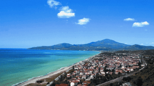 Ascea, lotta agli abusivi: 130 ombrelloni e attrezzature da spiaggia sequestrati