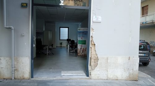 Nocera Inferiore, auto contro banca: sradicato e portato via il bancomat della Bnl di via Barbarulo