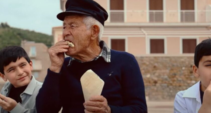La Regione Campania a Borgo diVino 2025 a Vietri sul Mare con Feampa: vini e prodotti ittici protagonisti della Dieta Mediterranea