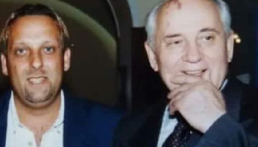 Salerno, una targa a Francesco Caterina per i 45 anni di “Acchiappavip”