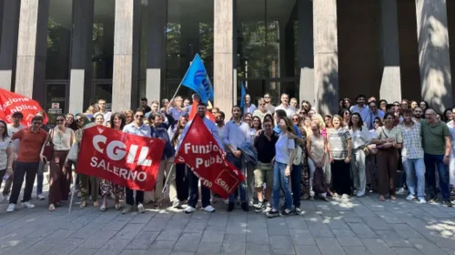 Salerno, mobilitazione dei lavoratori precari della Giustizia: in piazza oltre 300 operatori per la stabilizzazione