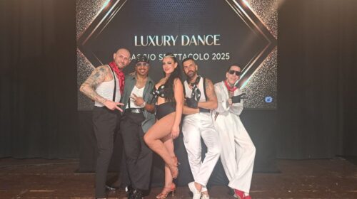 Emozioni e stelle sul palco: Johnny Vazquez incanta Salerno con i maestri e gli allievi della Luxury Dance
