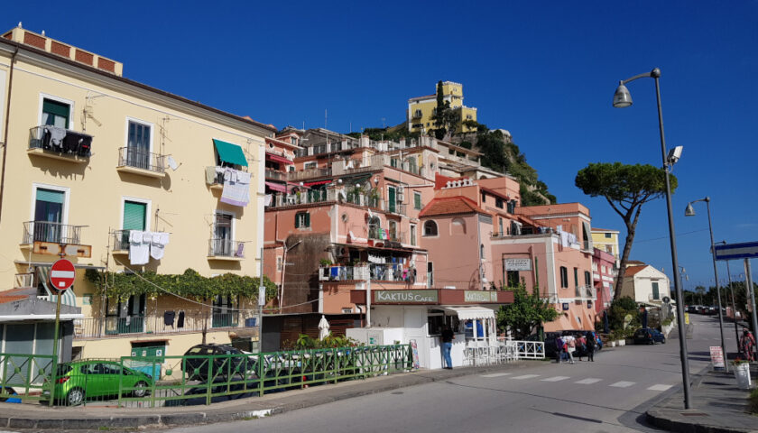 Sospesa navetta da Cava de’ Tirreni a Marina di Vietri sul Mare, la denuncia di Senatore (Mn)