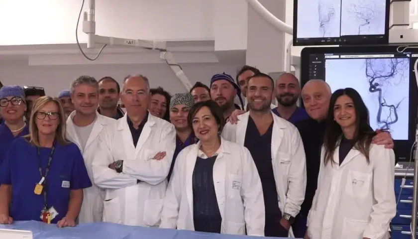 Colta da ictus in costiera amalfitana: turista americana salvata in extremis al Ruggi di Salerno