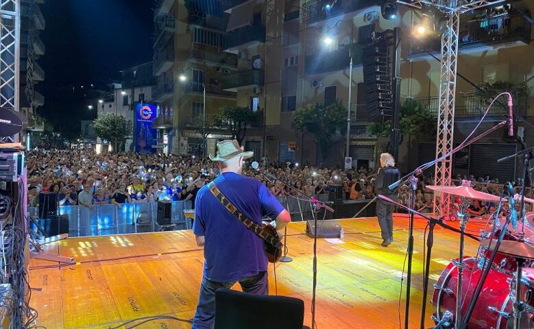 Notte Bianca a Salerno, entusiasmo e vetrine accese: boom di presenze e incassi da Mercatello a Torrione