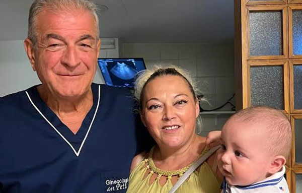 Parto eccezionale: mamma a 48enne dopo 10 anni d’attesa e due tagli cesarei