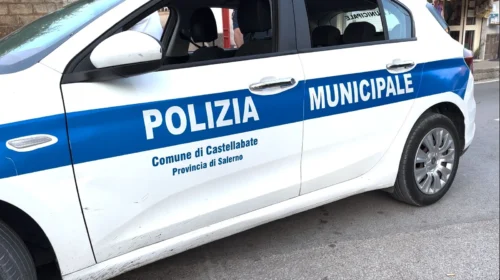 Castellabate, rubano cosmetici in un supermercato: giovane coppia nei guai