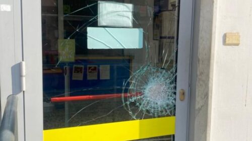 Salerno, tentativo di furto alle poste di Matierno: vetro colpito con violenza ieri notte