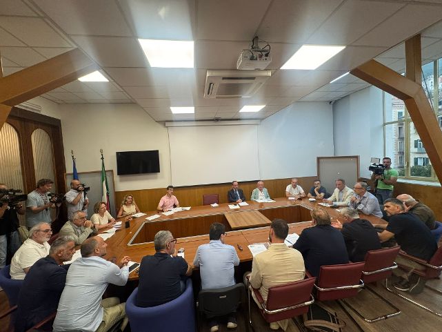 Emergenza caldo, la Cgil Salerno in Prefettura: “Servono controlli e tutele per chi lavora”