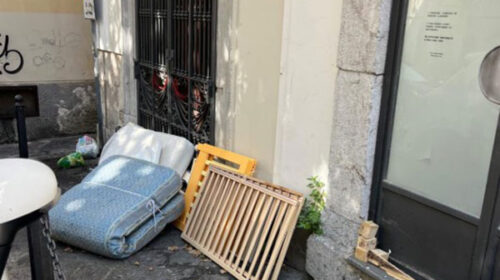 Salerno, centro storico e zona porto ripuliti dai rifiuti: scoperti e sanzionati i trasgressori