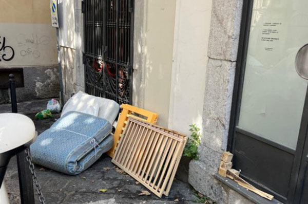 Salerno, centro storico e zona porto ripuliti dai rifiuti: scoperti e sanzionati i trasgressori