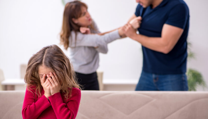 SIAMO UNA COPPIA SEPARATA MA NON FINISCONO I LITIGI COME DEVONO ESSERE RIPARTITE LE SPESE PER I FIGLI?