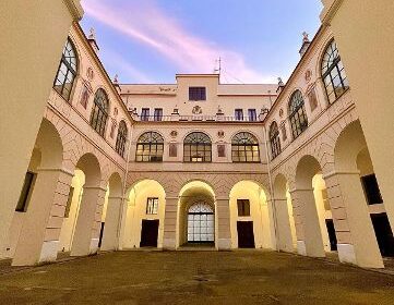 Il percorso “Salerno Sacra” diventa multilingue e più accessibile con l’adozione delle audioguide smart di amuseapp 