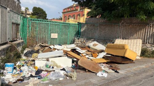 Scafati, rimozione amianto in via Vitiello. Il sindaco: “Certa gente fa danni enormi”