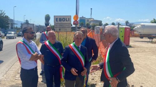 Eboli, sindaci in protesta allo svincolo dell’autostrada: «Ristori Alta velocità esigui»