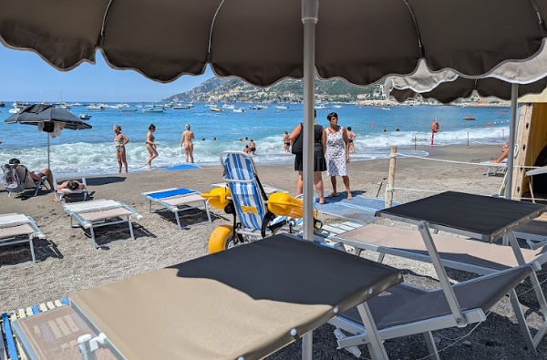 Maiori, spiaggia accessibile e gratuita per tutti: la più inclusiva della Costiera Amalfitana