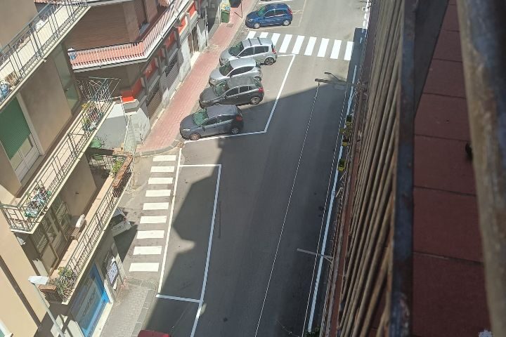 Salerno, segnaletica sbagliata in via Nicolodi anche davanti discesa disabili. Avella condanna e chiede il ripristino della precedente