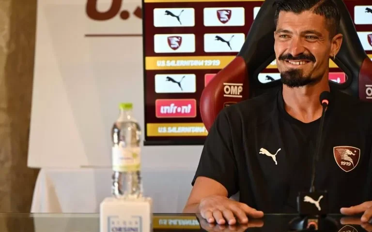 Salernitana, il centrocampista Varone: “Un pregio e un onore indossare questa maglia, daremo il massimo”