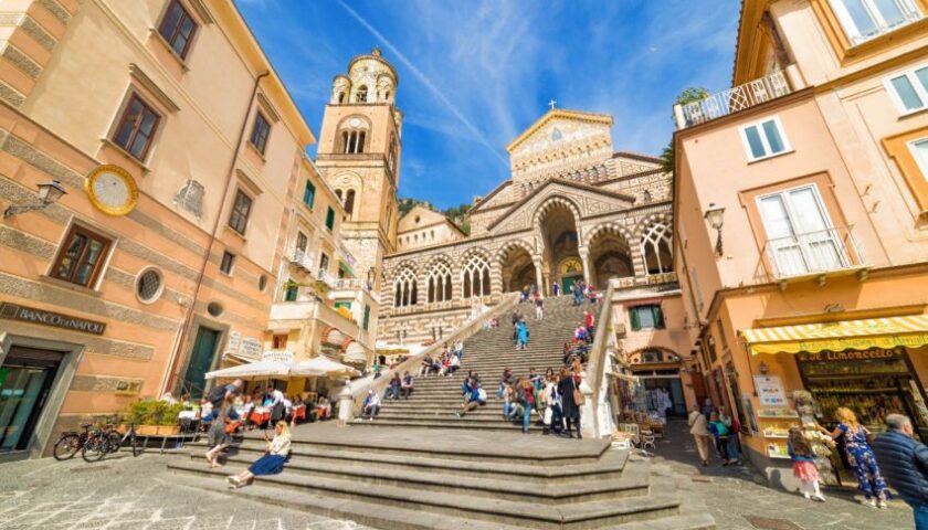 Truffa online per una casa vacanza ad Amalfi, famiglia raggirata