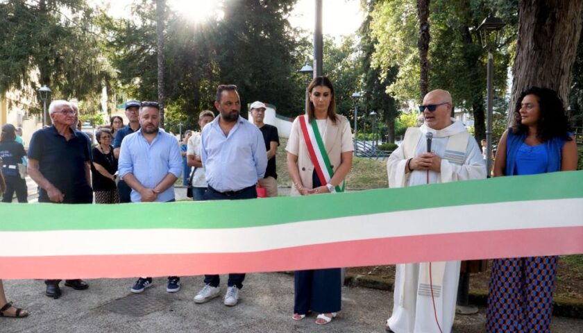 Baronissi, la sindaca Anna Petta: “Inaugurata la prima casetta del Book Crossing nella Villa Comunale”